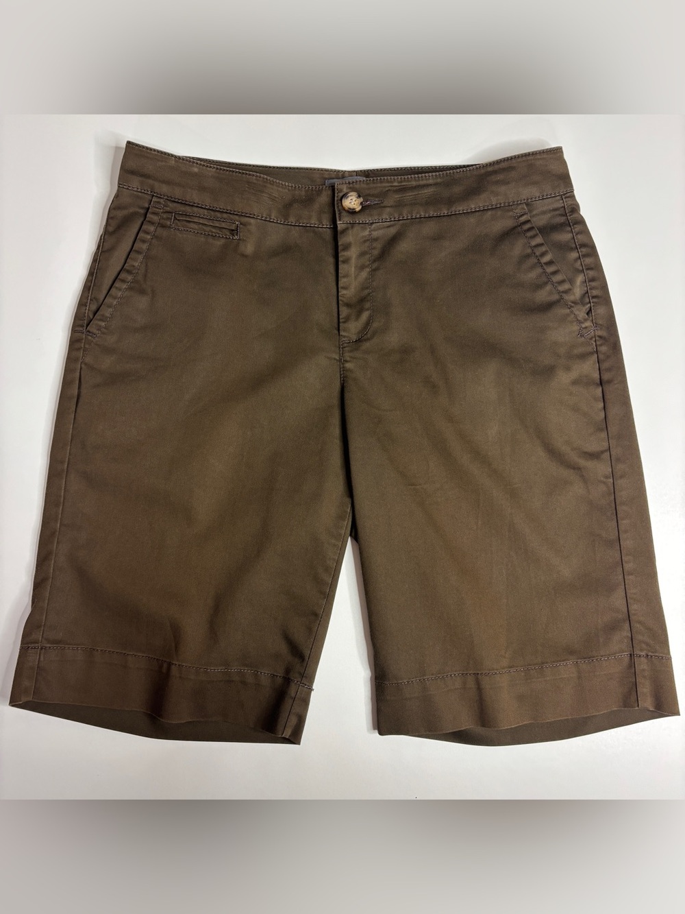 Dockers Brown Bermuda Shorts Mid Rise Stretch Quiet Luxury Preppy Size 8